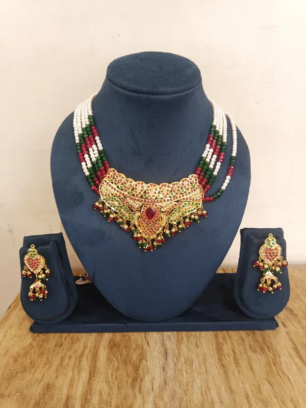 Gold_Brass_Traditional_Ethnic_Necklace_Set_For_Women