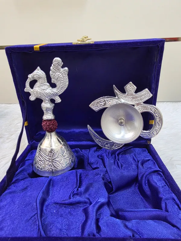 Metal_Traditional_Embossed_Bell_And_Diya_Set