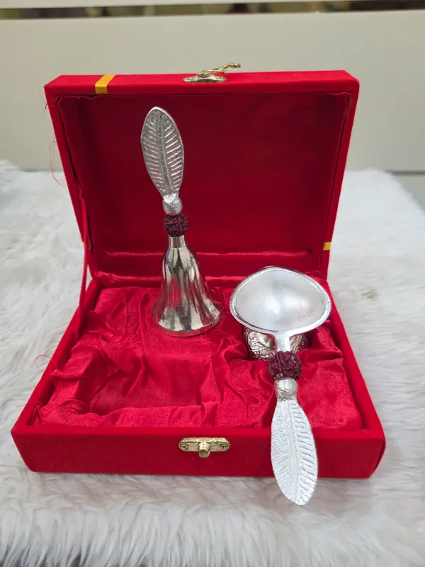 Metal_Traditional_Pooja_Bell_And_Diya_Set