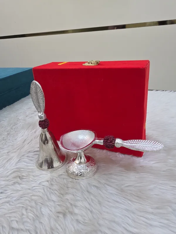 Metal_Traditional_Pooja_Bell_And_Diya_Set
