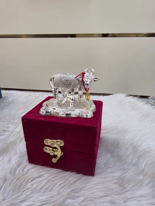 Silver-Tone_Religious_Cow_And_Calf_Idol_With_Velvet_Box