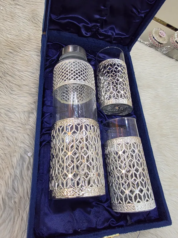 Glass_Decorative_Diamond_Pattern_Bottle_And_Glass_Set