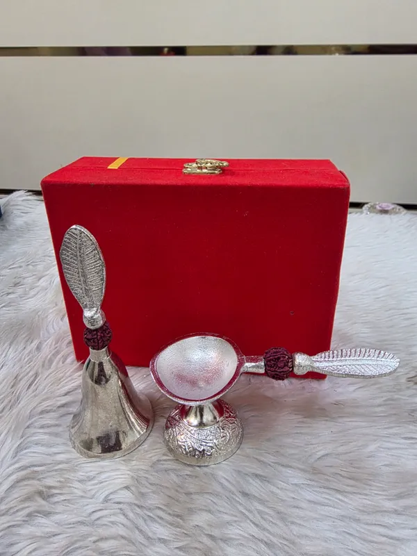 Metal_Traditional_Pooja_Bell_And_Diya_Set