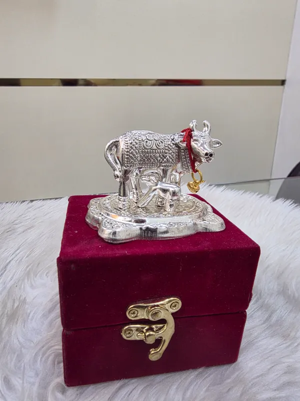 Silver-Tone_Religious_Cow_And_Calf_Idol_With_Velvet_Box