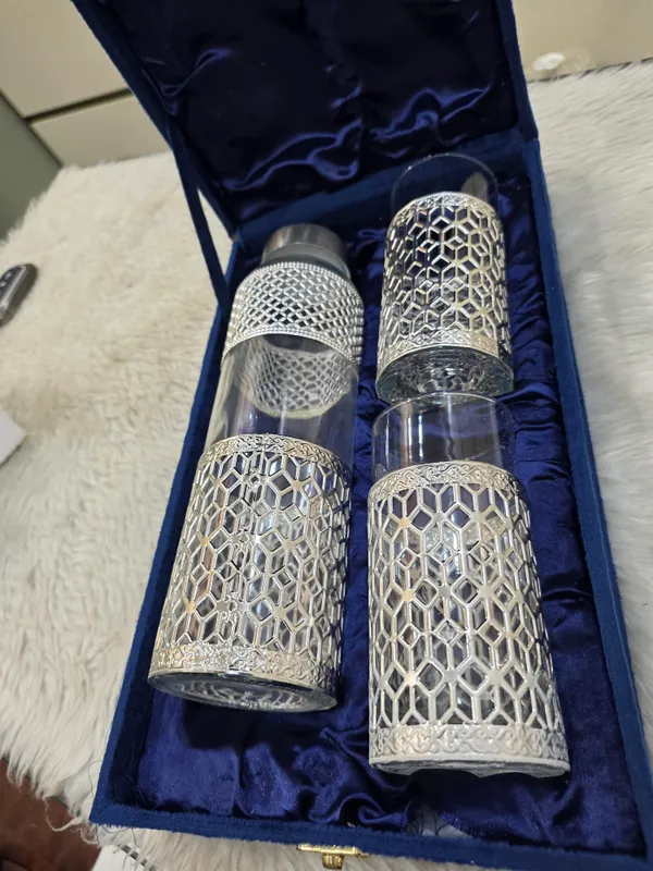 Glass_Decorative_Diamond_Pattern_Bottle_And_Glass_Set