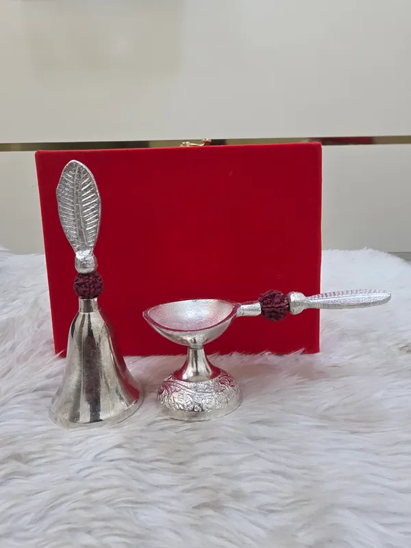 Metal_Traditional_Pooja_Bell_And_Diya_Set