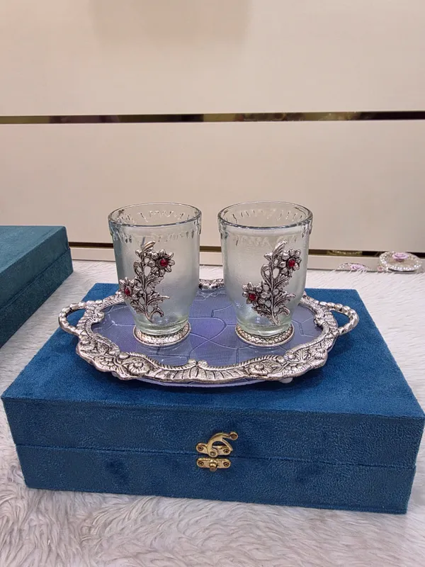 Metal_Floral_Serving_Tray_Set_With_Two_Glasses