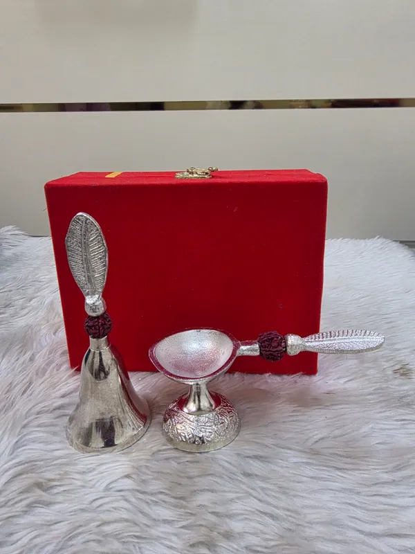Metal_Traditional_Pooja_Bell_And_Diya_Set