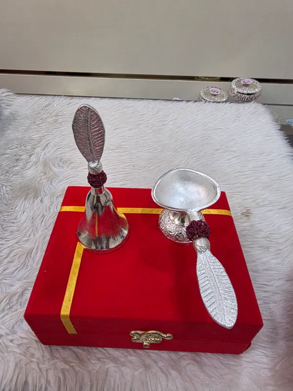 Metal_Traditional_Pooja_Bell_And_Diya_Set