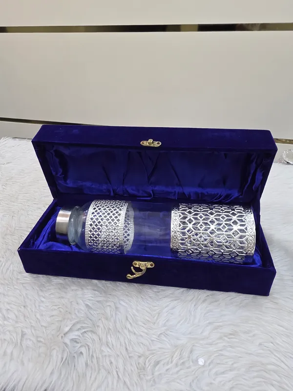 Glass_Ornate_Lattice_Pattern_Water_Bottle