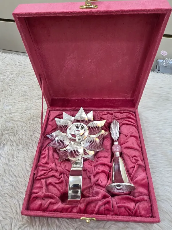 Metal_Lotus_Design_Pooja_Diya_Set