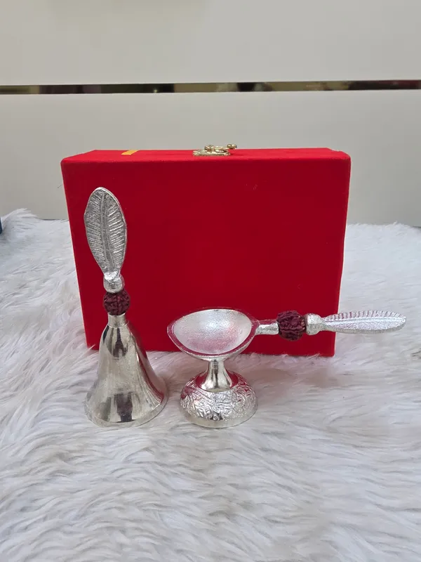 Metal_Traditional_Pooja_Bell_And_Diya_Set