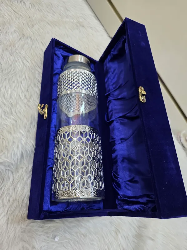 Glass_Ornate_Lattice_Pattern_Water_Bottle