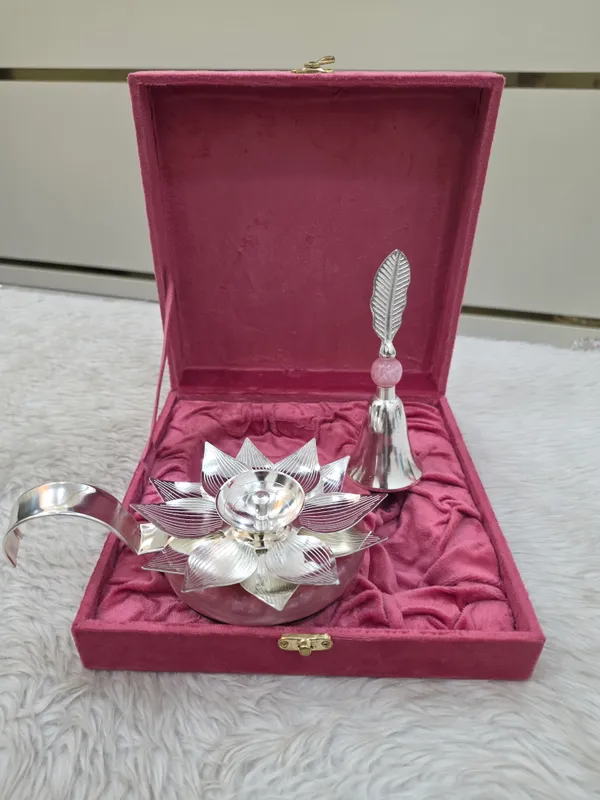 Metal_Lotus_Design_Pooja_Diya_Set