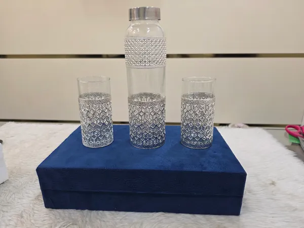 Glass_Decorative_Diamond_Pattern_Bottle_And_Glass_Set