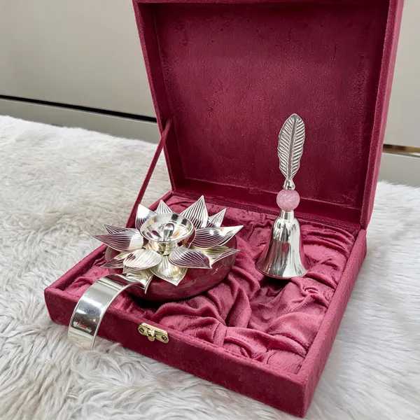 Silver-Tone_Lotus_Design_Pooja_Diya_Set