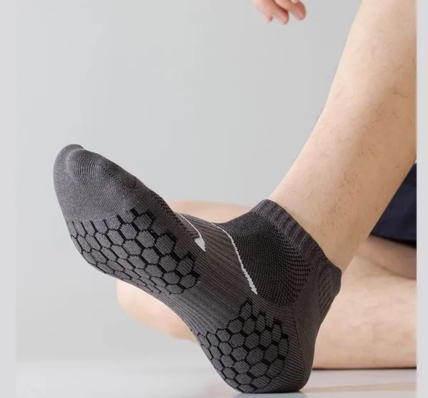 Multicolor_Cotton_Ankle_Grip_Socks_For_Men
