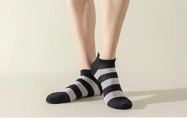 Multicolor_Cotton_Striped_Ankle_Socks_For_Men