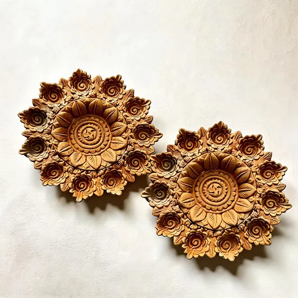 Multicolor_Clay_Diya_Tray_For_Puja_(Pack_of__2_)
