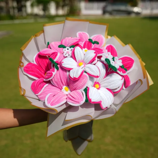 Handmade_Pink_White_Flower_Bouquet_With_Led_Lights