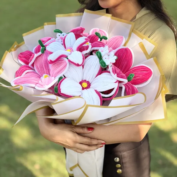 Handmade_Pink_White_Flower_Bouquet_With_Led_Lights