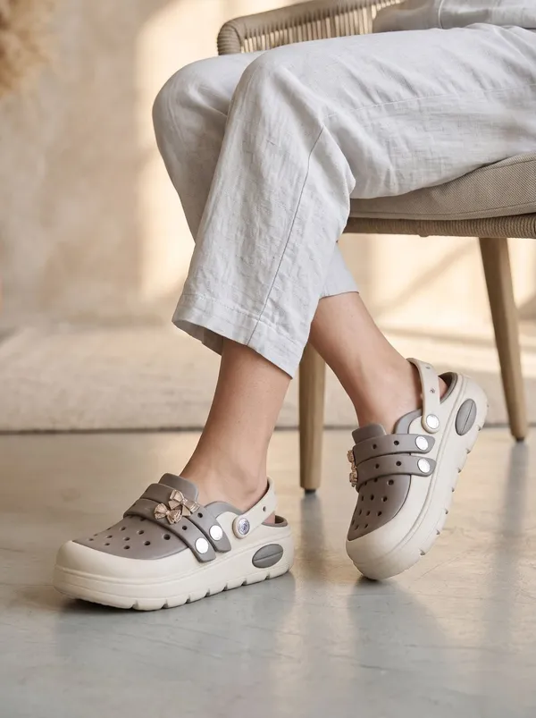 Fabbmate_Women_&_Girls_Waterproof_Heel_Clogs_Sandals,_Girls_Clogs,_Women_Clogs_Sandals,_Sandals,_Women_Clogs_Sandals,_Ladies_Sandals,_Girls_Clogs_Light_Weight_,_Comfortable_Sandals_Women_Pack_of_1