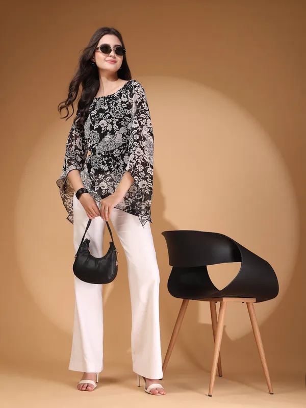 Womens_Floral_Printed_Asymmetric_Georgette_Short_Kurti
