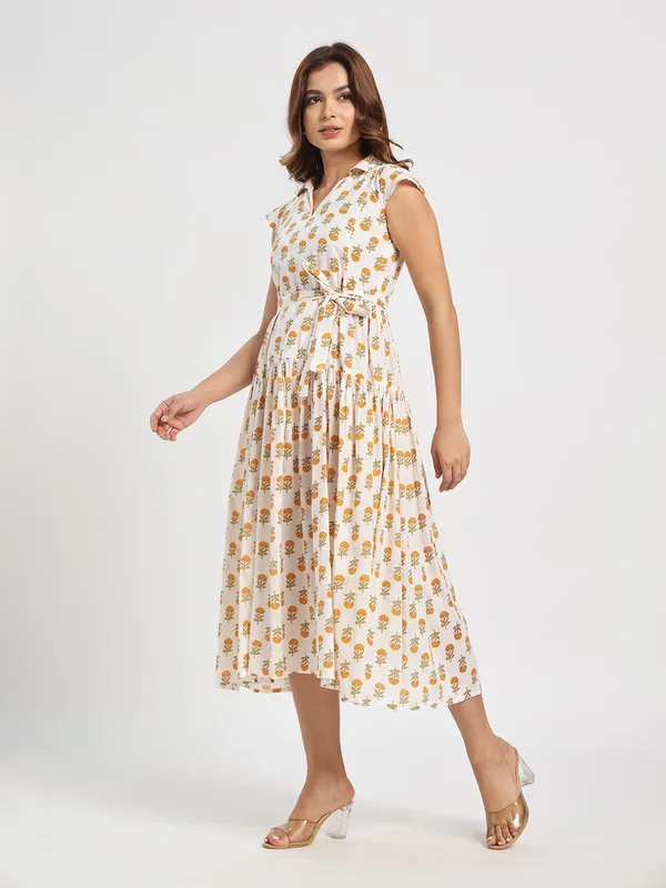 Klawesh_White_Floral_Printed_Cotton_Midi_Dress_For_Women