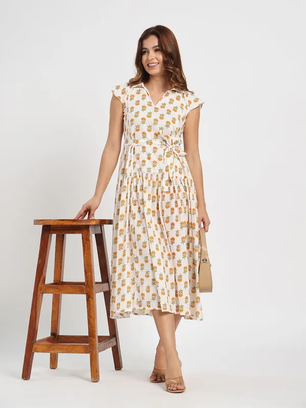 Klawesh_White_Floral_Printed_Cotton_Midi_Dress_For_Women