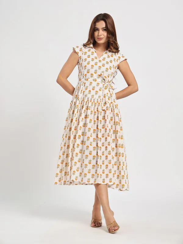 Klawesh_White_Floral_Printed_Cotton_Midi_Dress_For_Women