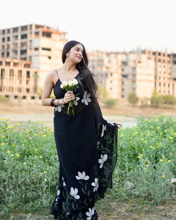 Black_Floral_Print_Saree_for_Women