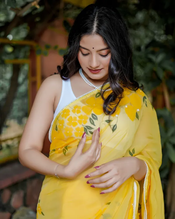 Yellow_Floral_Print_Saree_for_Women