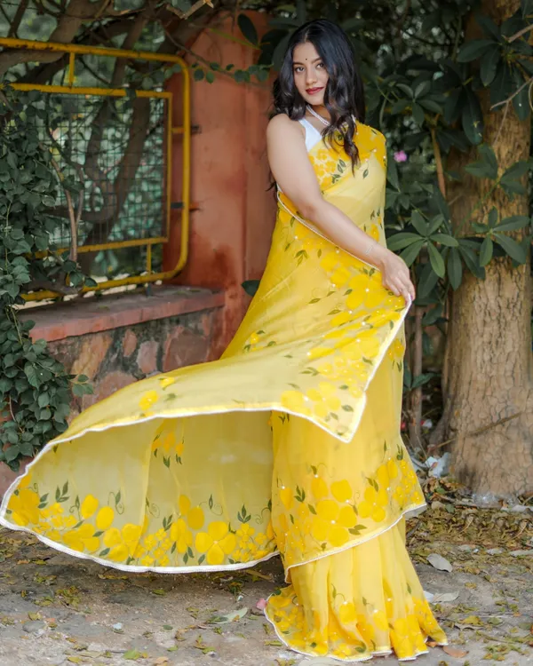 Yellow_Floral_Print_Saree_for_Women