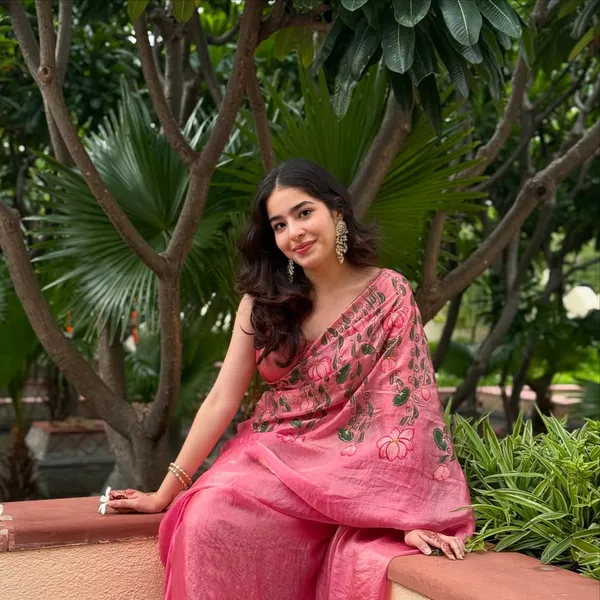 Pink_Floral_Print_Saree_for_Women