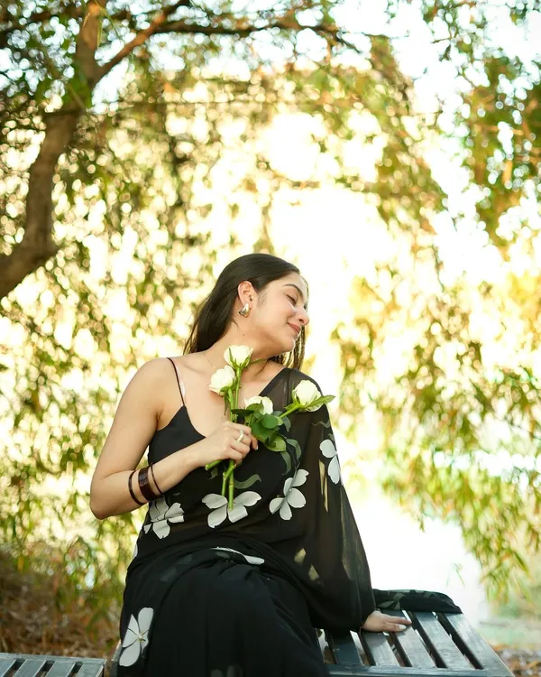 Black_Floral_Print_Saree_for_Women