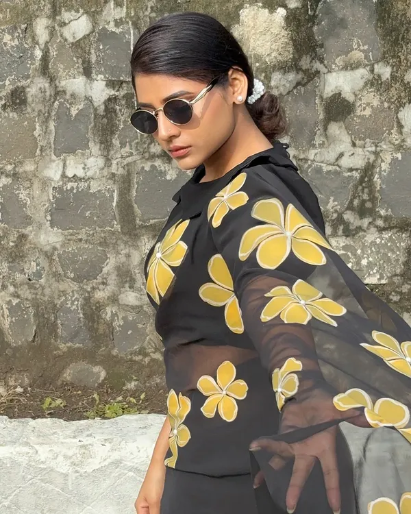 Black_Floral_Print_Saree_for_Women