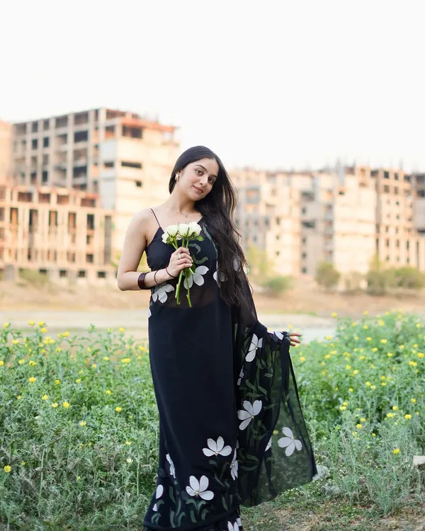 Black_Floral_Print_Saree_for_Women