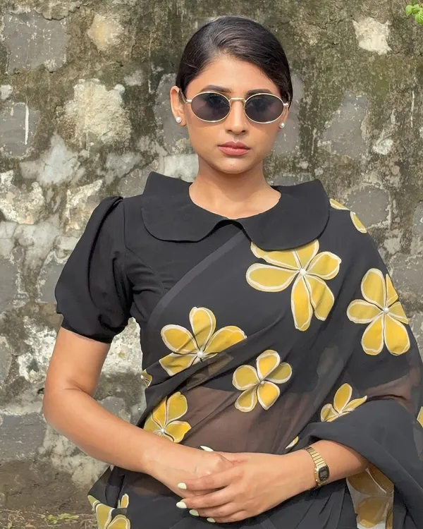 Black_Floral_Print_Saree_for_Women