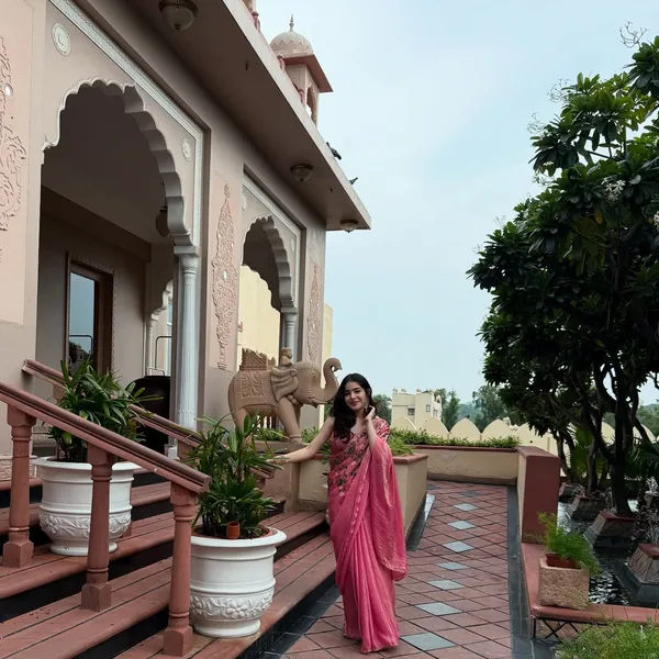 Pink_Floral_Print_Saree_for_Women