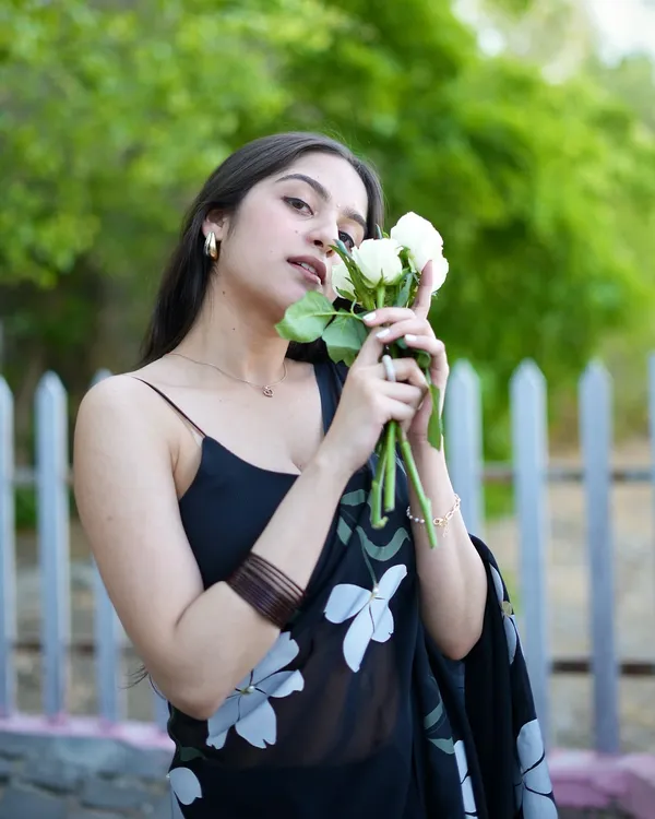 Black_Floral_Print_Saree_for_Women