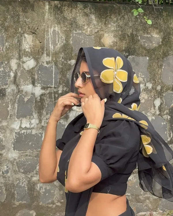 Black_Floral_Print_Saree_for_Women