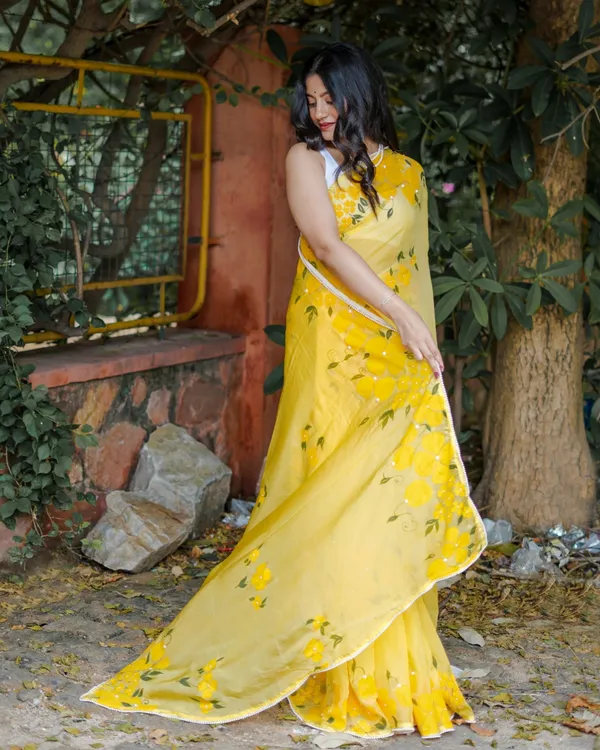 Yellow_Floral_Print_Saree_for_Women