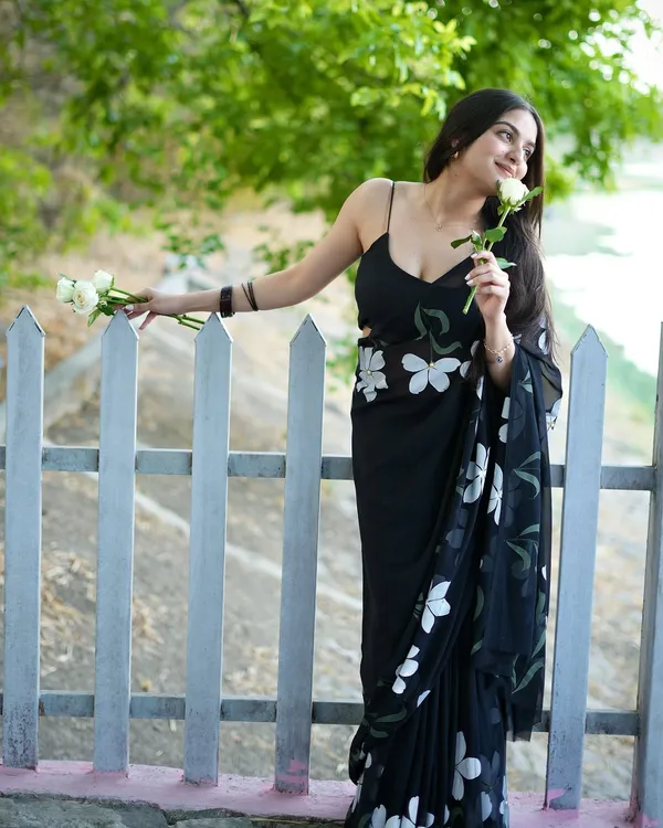Black_Floral_Print_Saree_for_Women