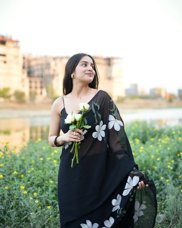 Black_Floral_Print_Saree_for_Women