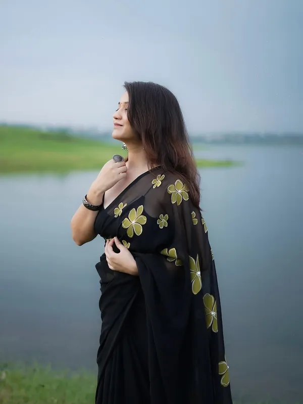 Black_Sheer_Floral_Print_Saree_For_Women