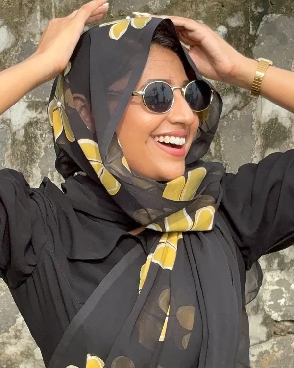 Black_Floral_Print_Saree_for_Women