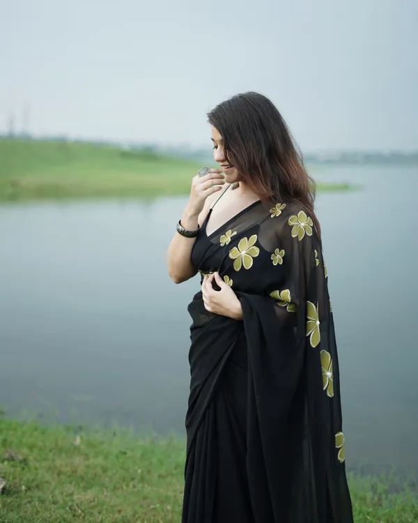 Black_Floral_Embroidered_Saree_for_Women