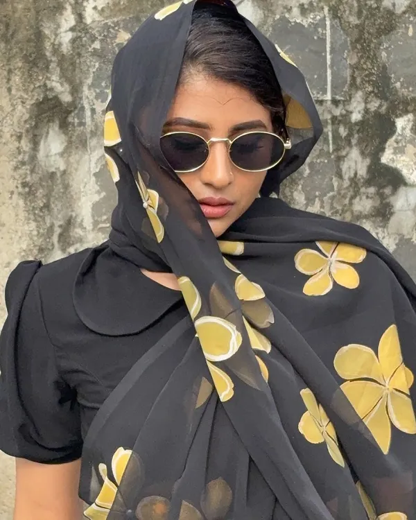 Black_Floral_Print_Saree_for_Women