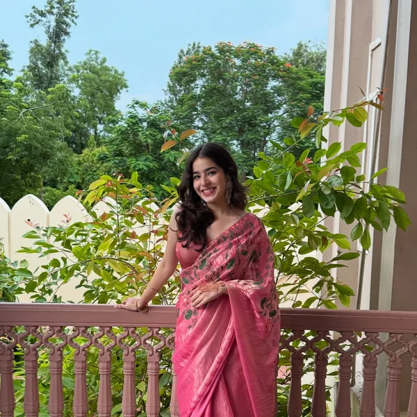 Pink_Floral_Print_Saree_for_Women