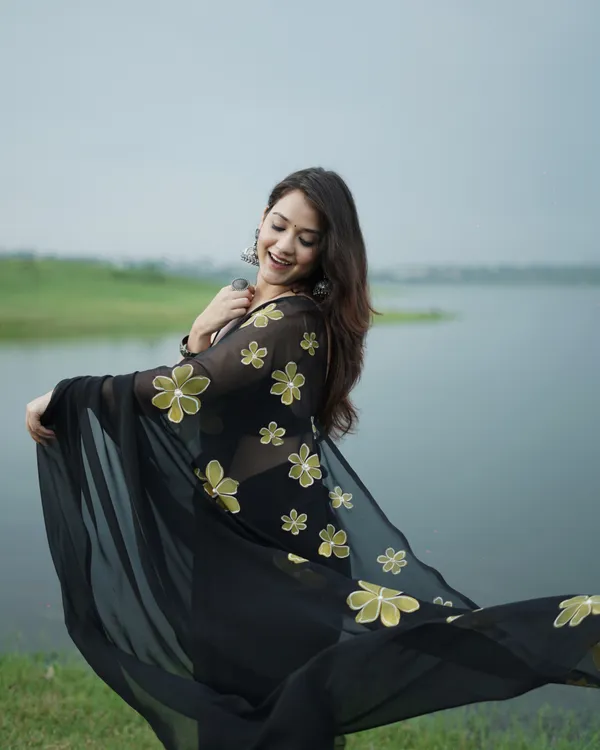 Black_Floral_Embroidered_Saree_for_Women